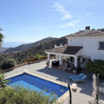 Villa met zeezicht in Sayalonga, Málaga – 3 slaapkamers op finca met mango-plantage