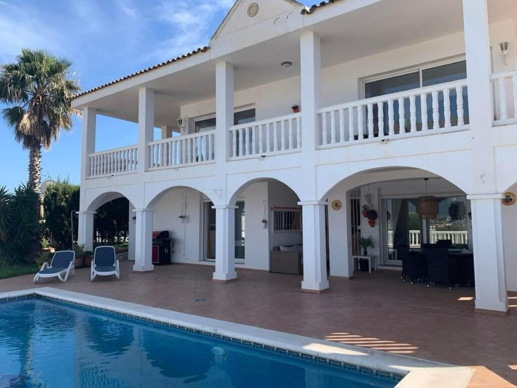 Villa met 4 slaapkamers in Cerros del Aguila in Cerros del Aguila - hoofdfoto