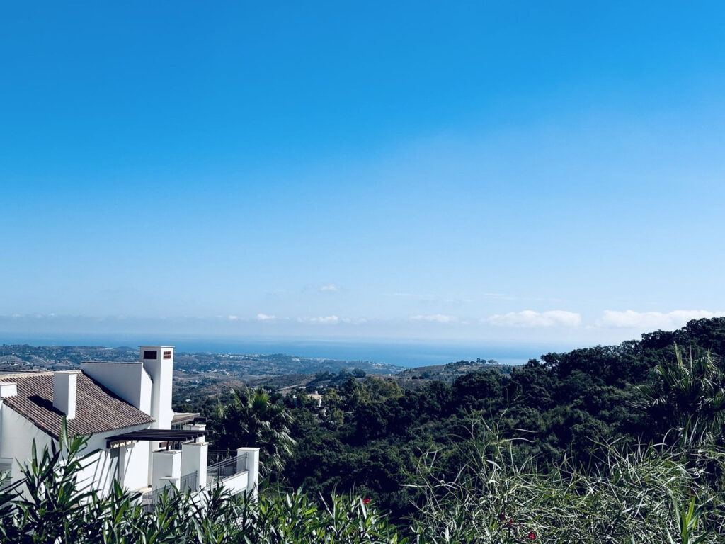 Elegant 3-slaapkamer hoek-tuinappartement met zee- en bergzichten in La Mairena in La Mairena - hoofdfoto